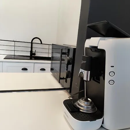 Apartman Atypique Avec Terrasse *