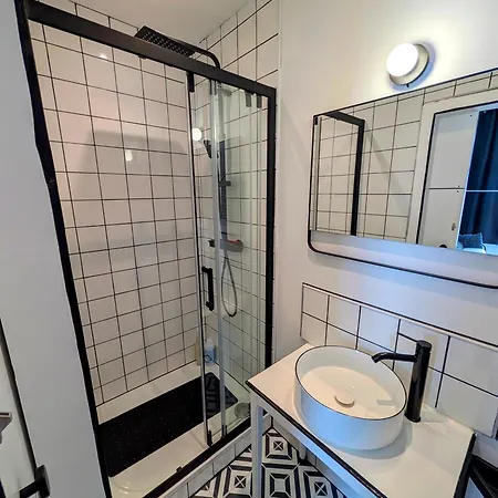 Atypique Avec Terrasse Apartmán *